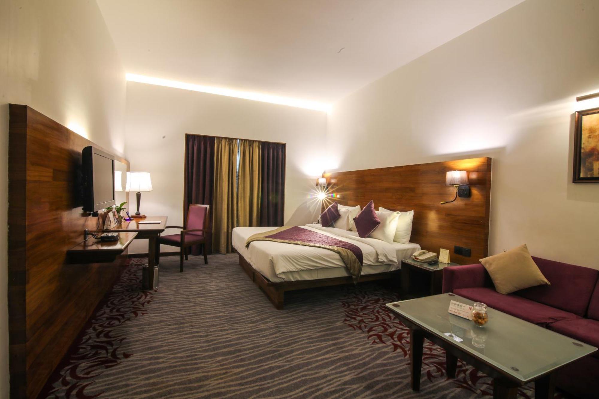 Hotel The Orchid Hinjewadi 5*